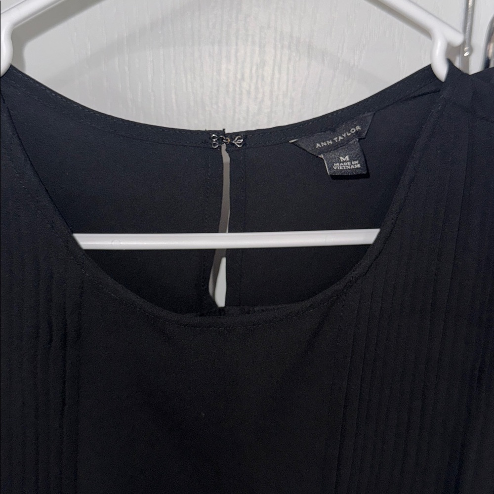 Ann Taylor Women’s Black 3/4 Sleeve Blouse M - Picture 2 of 2